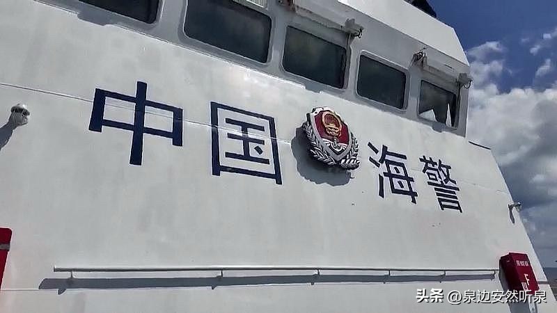 黄岩岛的位置真的是把战略价值拉满了。
它刚好卡在南海东北部的咽喉位置，攥着台湾海峡南端连通西太平洋的核心航道，我国80%以上的进出口贸易都靠南海航线支撑，守住这里就等于把住了航运安全的命门。岛上150平方公里的天然潟湖，水深10到20米，是不用大规模开挖就能用的天然深水良港。
往远了说，这里是实打实