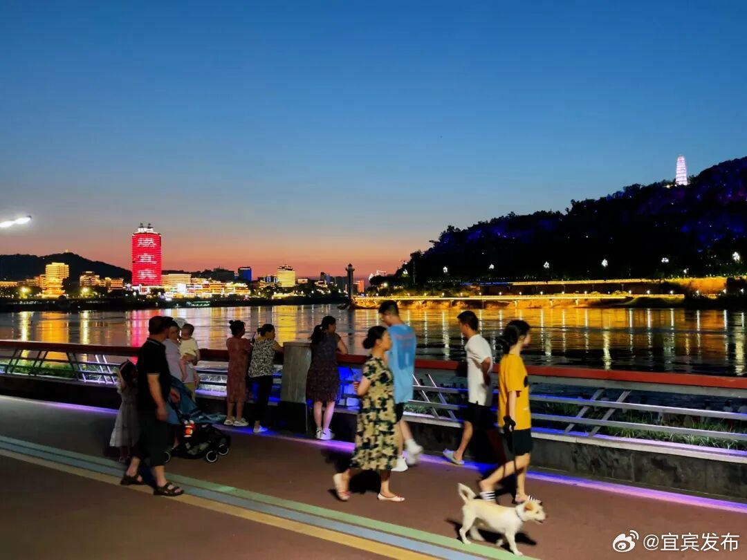 【最美夜宜宾，这些打卡点不可辜负第八站：长江公园】宜人宜宾，美食美酒皆...