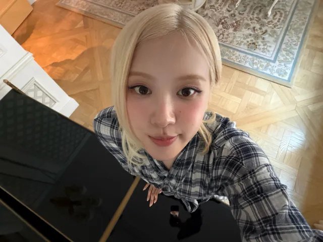 萌狗视角再添一员大将～
朴彩英女士请多多拍摄这个角度的，期待凑齐18宫格～ ​