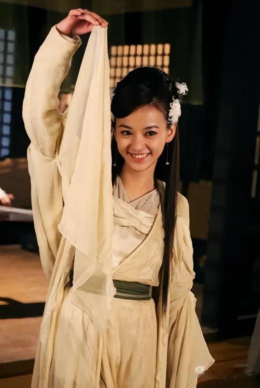 当年靠《奋斗》《痞子英雄》圈粉无数的陈意涵，最近分享了自己的人生小插曲。
她自曝两个孩子全都是意外怀孕：早前检查发现卵子不健康，本来都做好冻卵的准备了，结果不到两个月就怀上了老大，老二同样是意料之外。
2018年嫁给导演许富翔，如今一儿一女，她直说从不后悔结婚，因为小孩真的太可爱了。
果然人生的惊喜