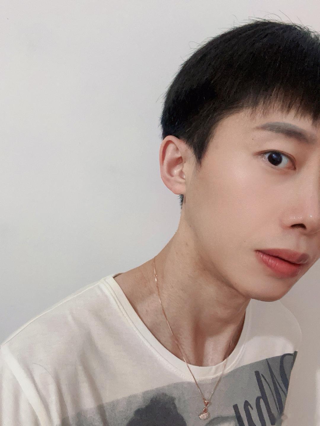 月下煮茶，借茶寄情，皓月如故，天上人间梦里见，晚安。#一条plog告别九月# ​