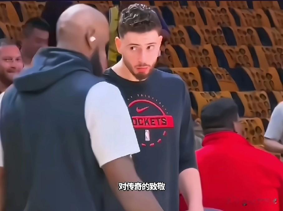 申京亲自辟谣，称自己在G1赛前起身并非致敬詹姆斯，只是起身拿东西。  ...