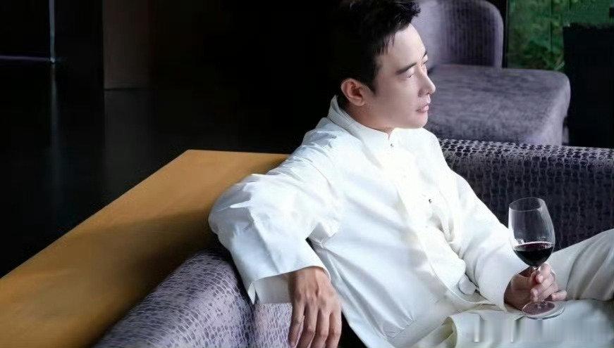 #罗晋#这套造型还有机会看到吗，挺好奇这套穿搭会有其他新图流出来让我们看到吗[拜托] ​