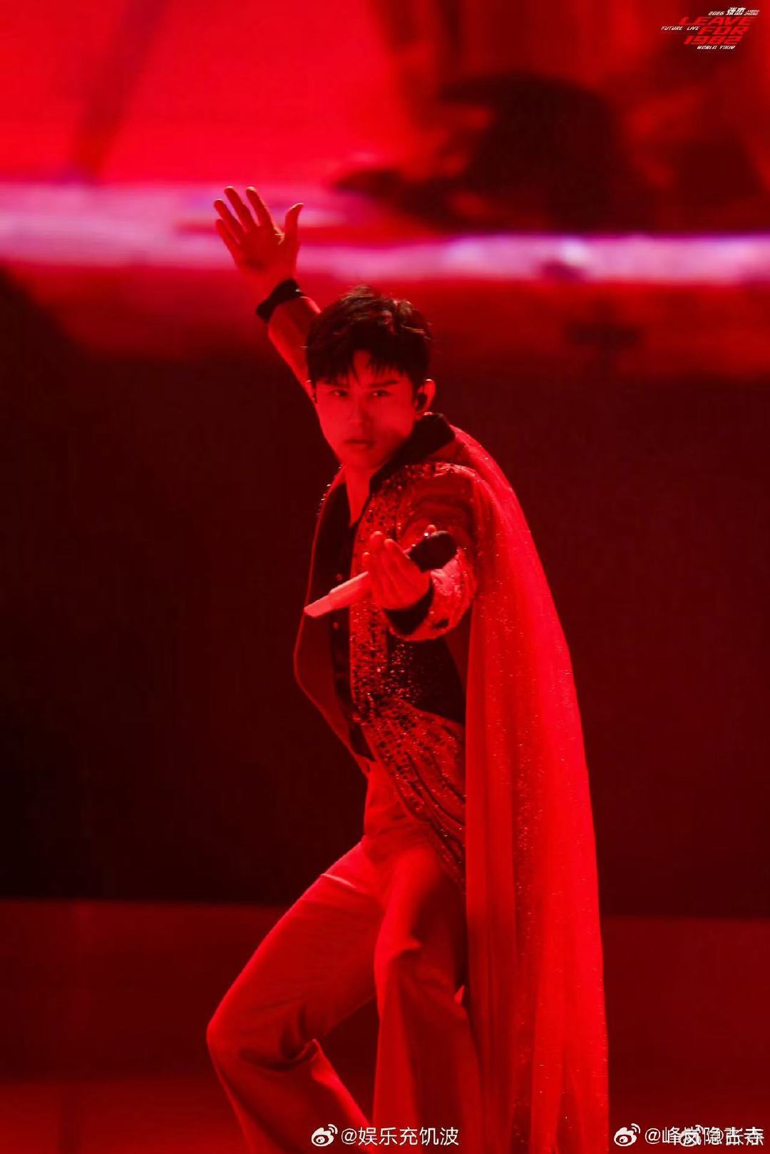 #张杰写了首巡演主题曲# 杭州首站全球首唱这首破局者，现场那种力量感直接点燃全场情绪，这就是顶级歌手带来的震撼 ​