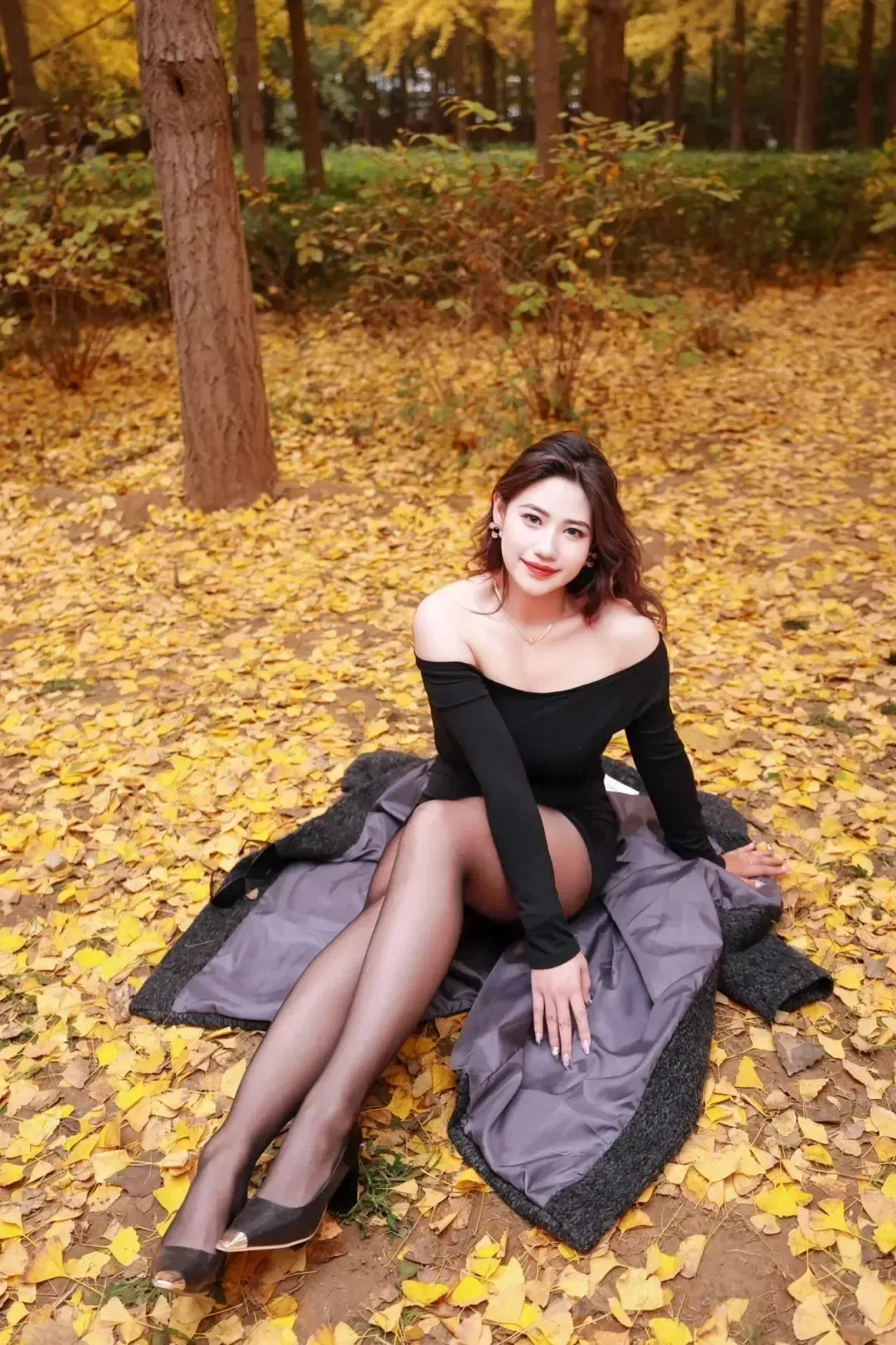 韵味熟女，微胖曲线身材，黑丝肉肉腿 ‘🌹😜💰！