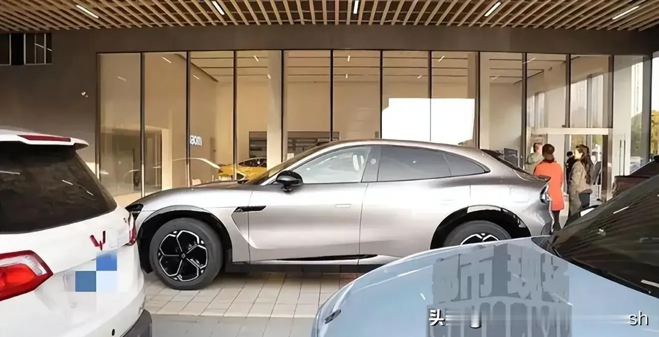 提车当天后备箱锁死，小米YU7敢不敢开上路？  2025年12月28号...