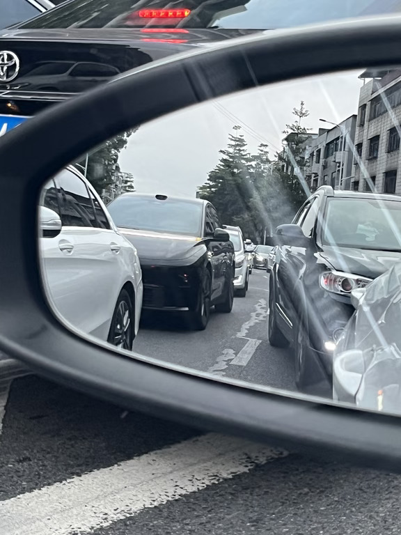 理想正在撕掉奶爸标签｜不再盲目卷大车🚗