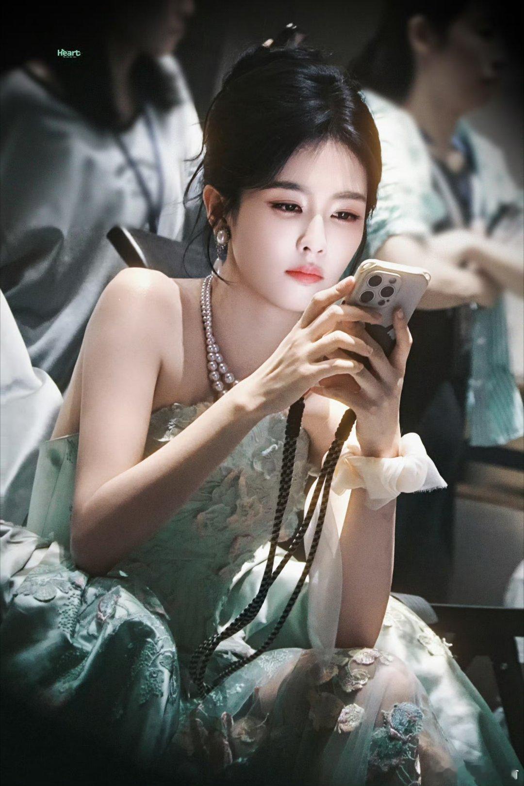 #白鹿[超话]##超星动告白信箱##向全世界安利白鹿# 
鹿鹿女王来的！ ​