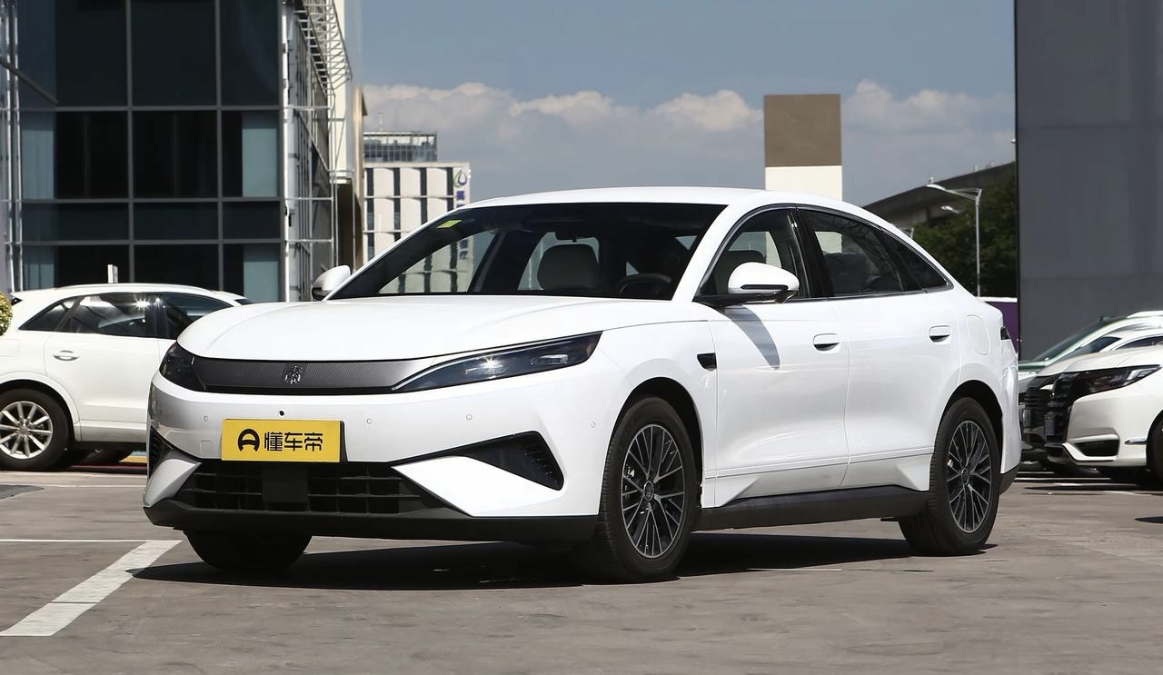 实拍比亚迪秦L EV，家用纯电轿车