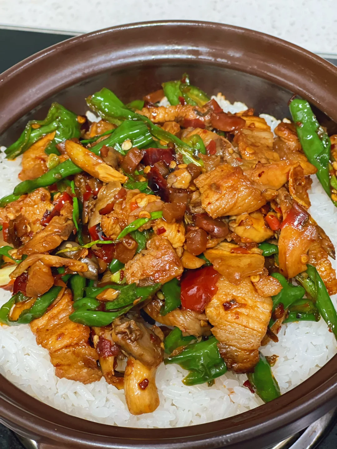 青椒平菇炒肉盖浇饭好吃又简单的做法