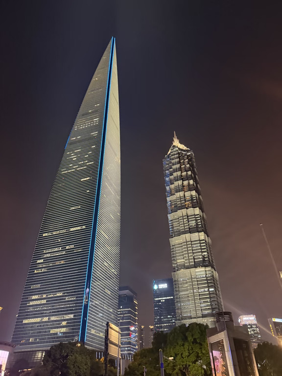 叙事之战：打份工还当成事业了？恐怕是的。