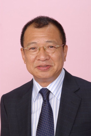 许绍雄去世近一年代言商仍用其头像

         香港老戏骨许绍雄（欢喜哥）离世已近一年，近日有网友发现，其代言的调料品牌仍在电商商品页面使用他的肖像宣传，引发网络热议。品牌方回应称代言合同尚未到期，目前正在逐步替换相关宣传物料。律师表示艺人死亡后代言合同具备人身属性，继续使用肖像需征得家属同意