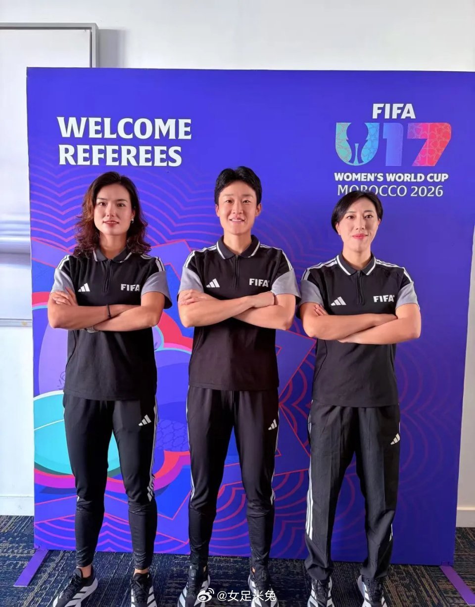 #西班牙女足[超话]# 
1/8决赛，🇪🇸西班牙U17女足🆚美国U17女足🇺🇸，裁判组公布

🇨🇳中国裁判董方雨担任主裁判，谢丽君、鲍梦晓分别担任第一、第二助理裁判员

#u17女足世界杯# ​