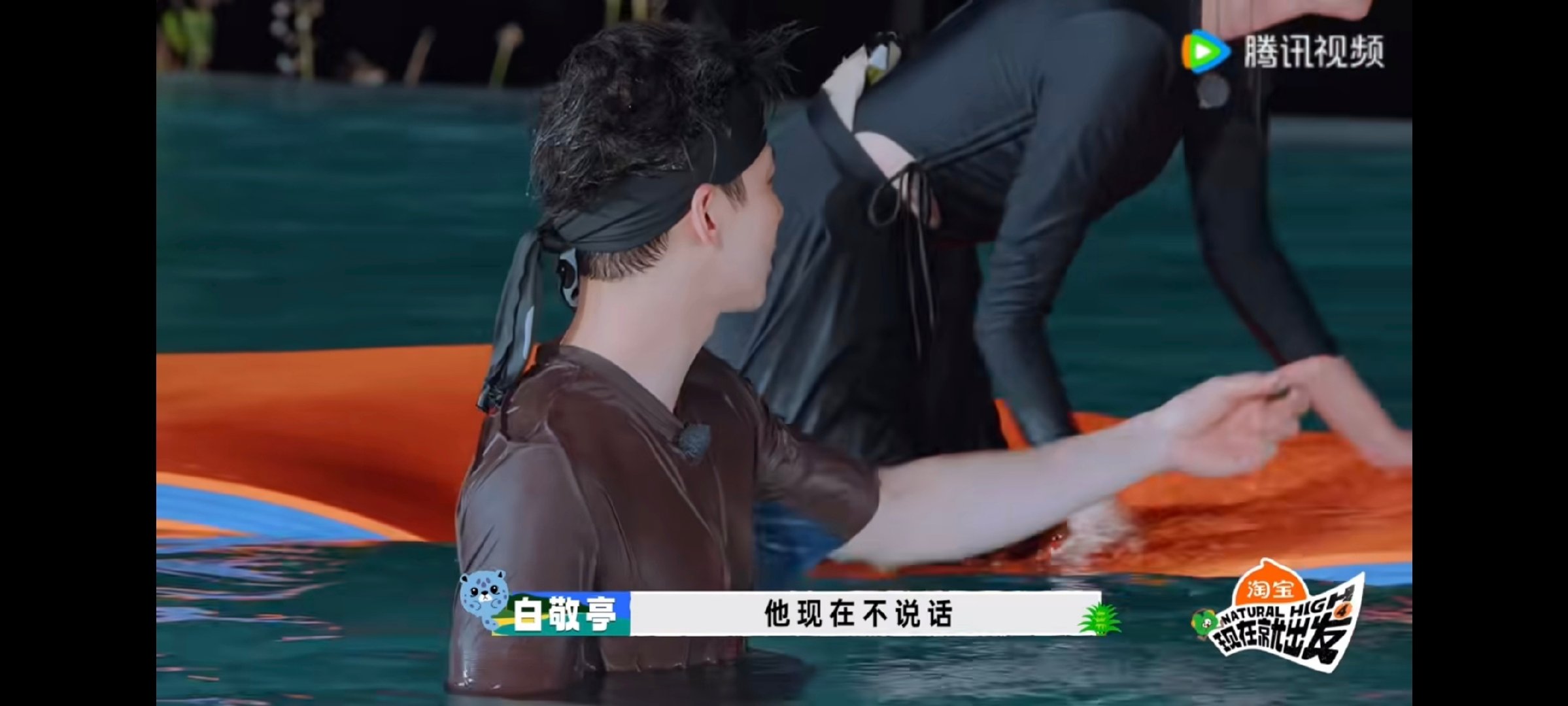 这是玩成啥了 
被炮轰了 ​
