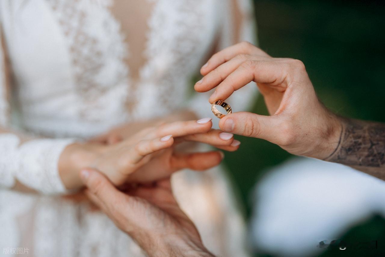 婚姻里的“搭伙过日子”：你是妥协，还是清醒地共存？