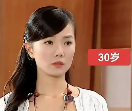 谁懂啊！记得小时候看《意难忘》谢金燕里演的婷婷，看上去不是很好看，没想到再次看到51岁的她，她越来越好看漂亮，越来越年轻，真的太神奇了。