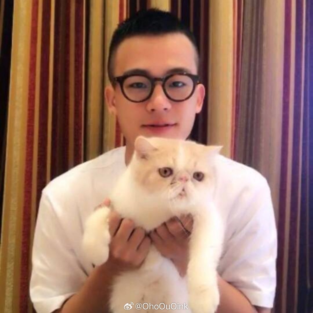 #欧豪[超话]# 咪的天！是爱猫男៸៸᳐⦁⩊