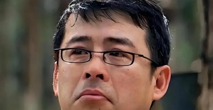 被央视除名六年后，2026年又栽了：冒用央视名义办收费活动遭桂林官方通报，他反手要对方赔礼道歉，六年了道歉了吗？
2026年9月30日，桂林市中华文化促进会一纸公告直接把阿丘推上了风口浪尖——接到群众举报，他在桂林办收费活动时擅自使用“央视”“中华文化促进会”名义做信用背书。公告措辞很硬：从未出具任