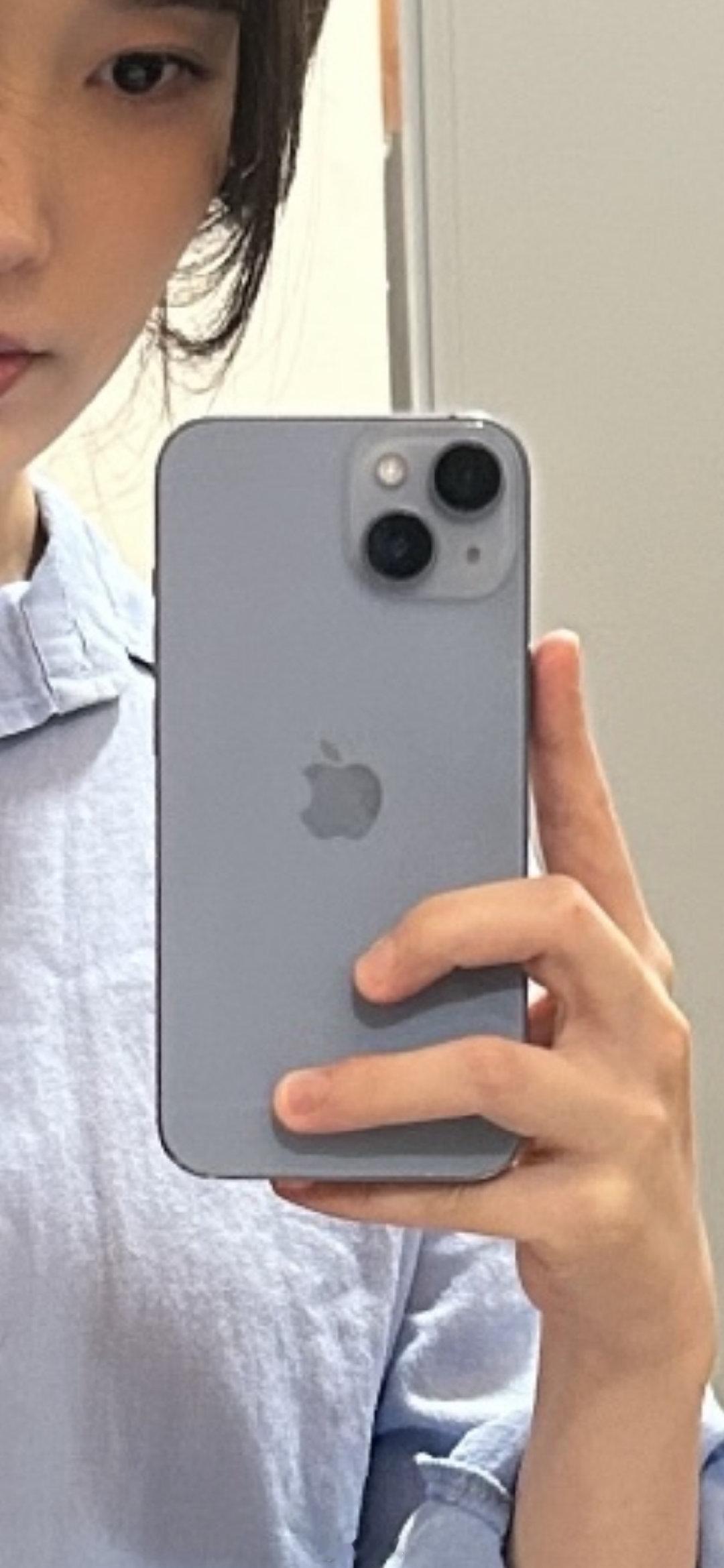 刷到一个好看的小姐姐还在用iPhone 14！ ​