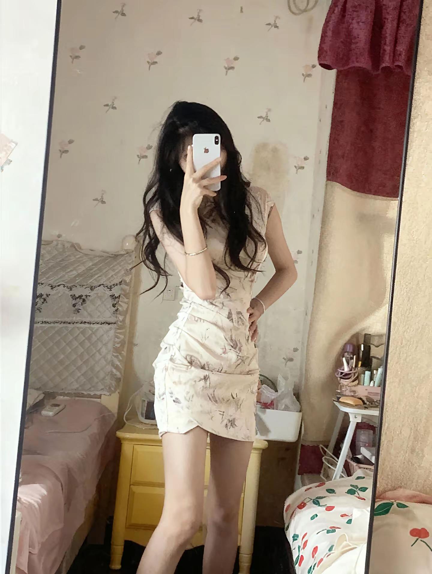 <p>包臀裙 <!--{img:0}--><!--{img:1}-->...