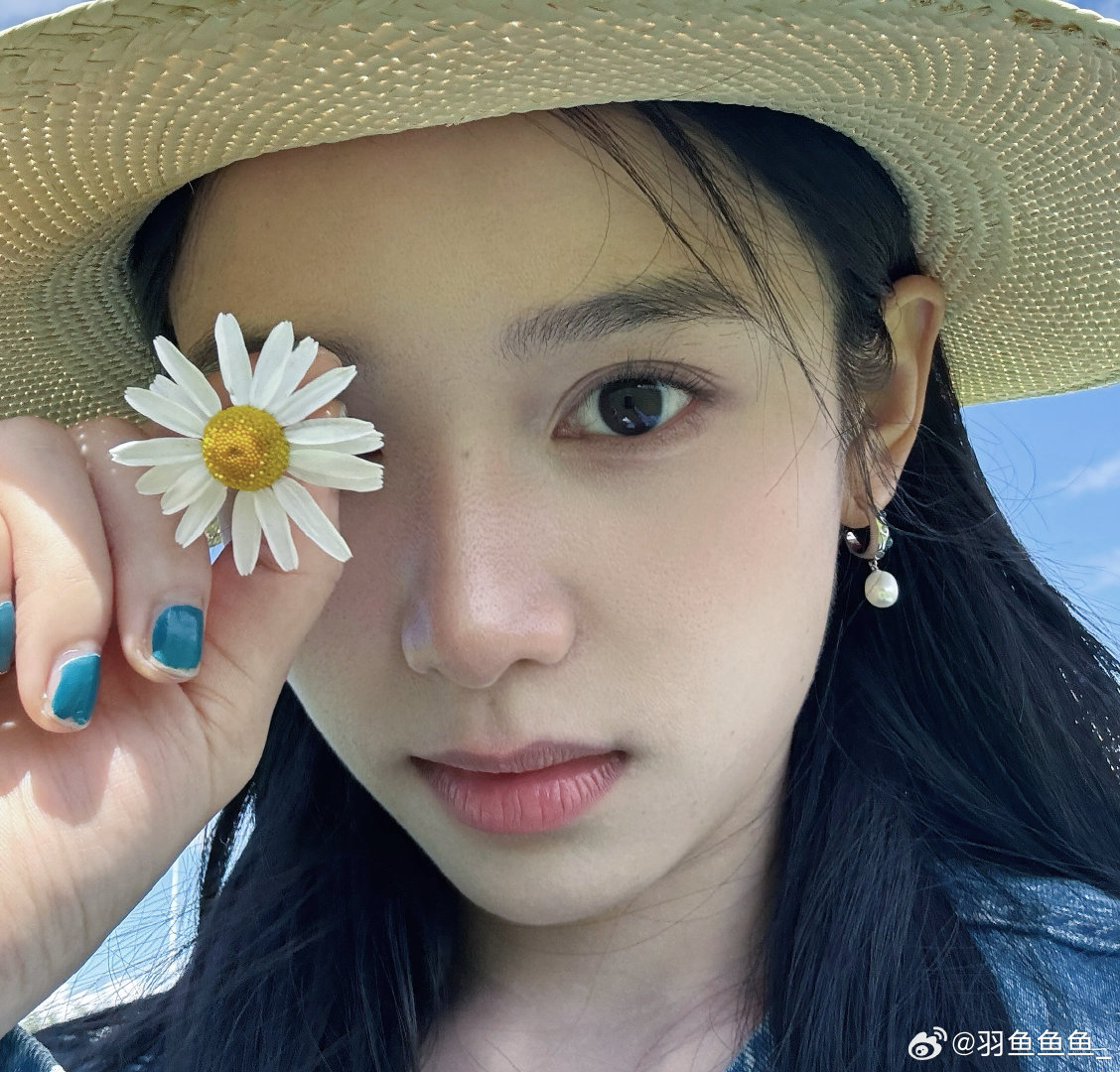 仪说蓝色是你最爱的颜色
🫧 ˚🐋 𓇼𓈒𓏸🎐    
#张婧仪# zjy#巴黎公园偶遇张婧仪看书# ​