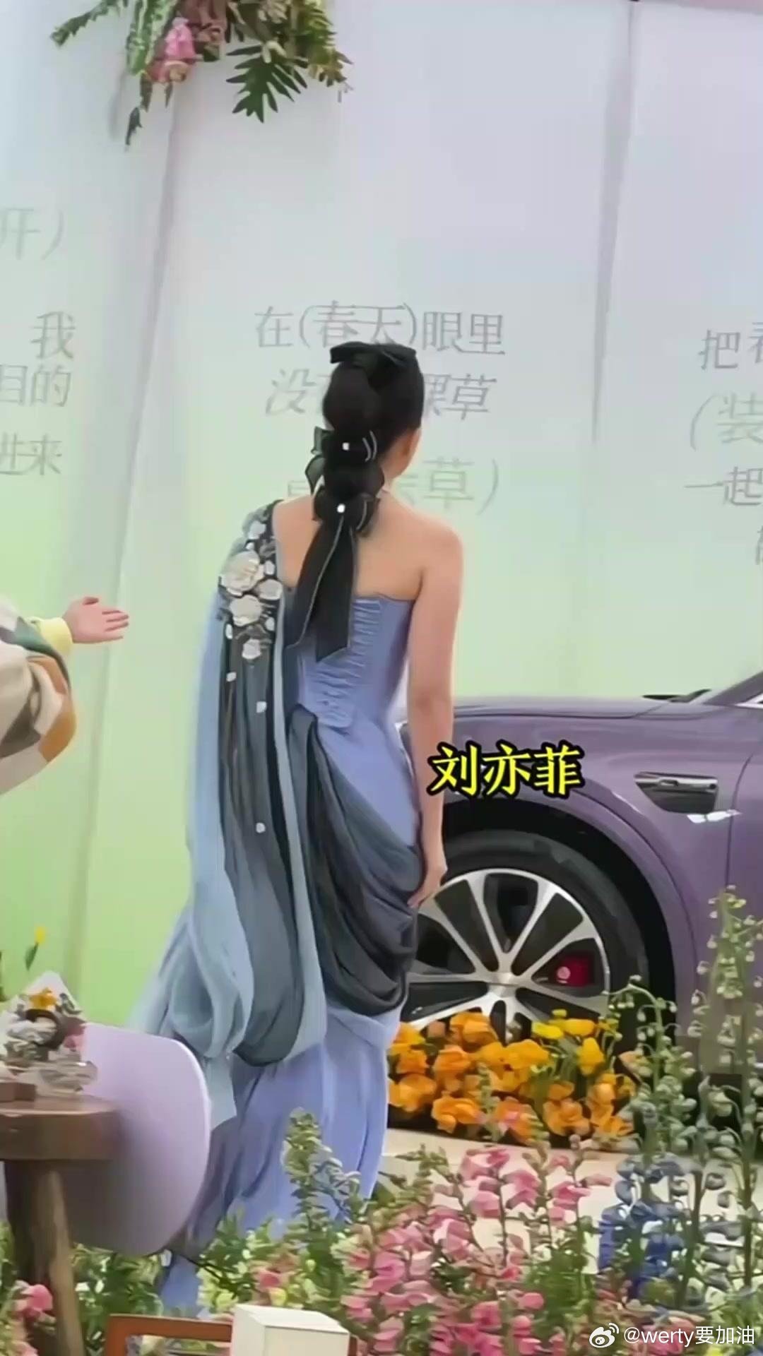 《神仙姐姐刘亦菲美丽依旧,却为何总有低谷让人心疼?》播放量：9517
点赞量：101 ​