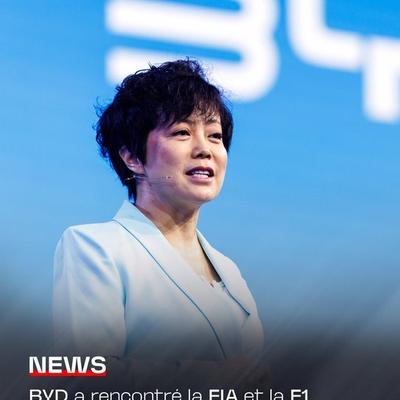 比亚迪副总裁直言：暂不进军美国乘用车市场
比亚迪执行副总裁李柯在峰会上表态，暂时不进入美国乘用车市场，用三个词概括当地环境：不清晰、不稳定、不可预见。
比亚迪商用车早在 2010 年就登陆美国，但乘用车计划搁置。做生意需要确定性，而美国地缘政治变数太多，政策波动大，企业很难预判风险、安心投入。
不是