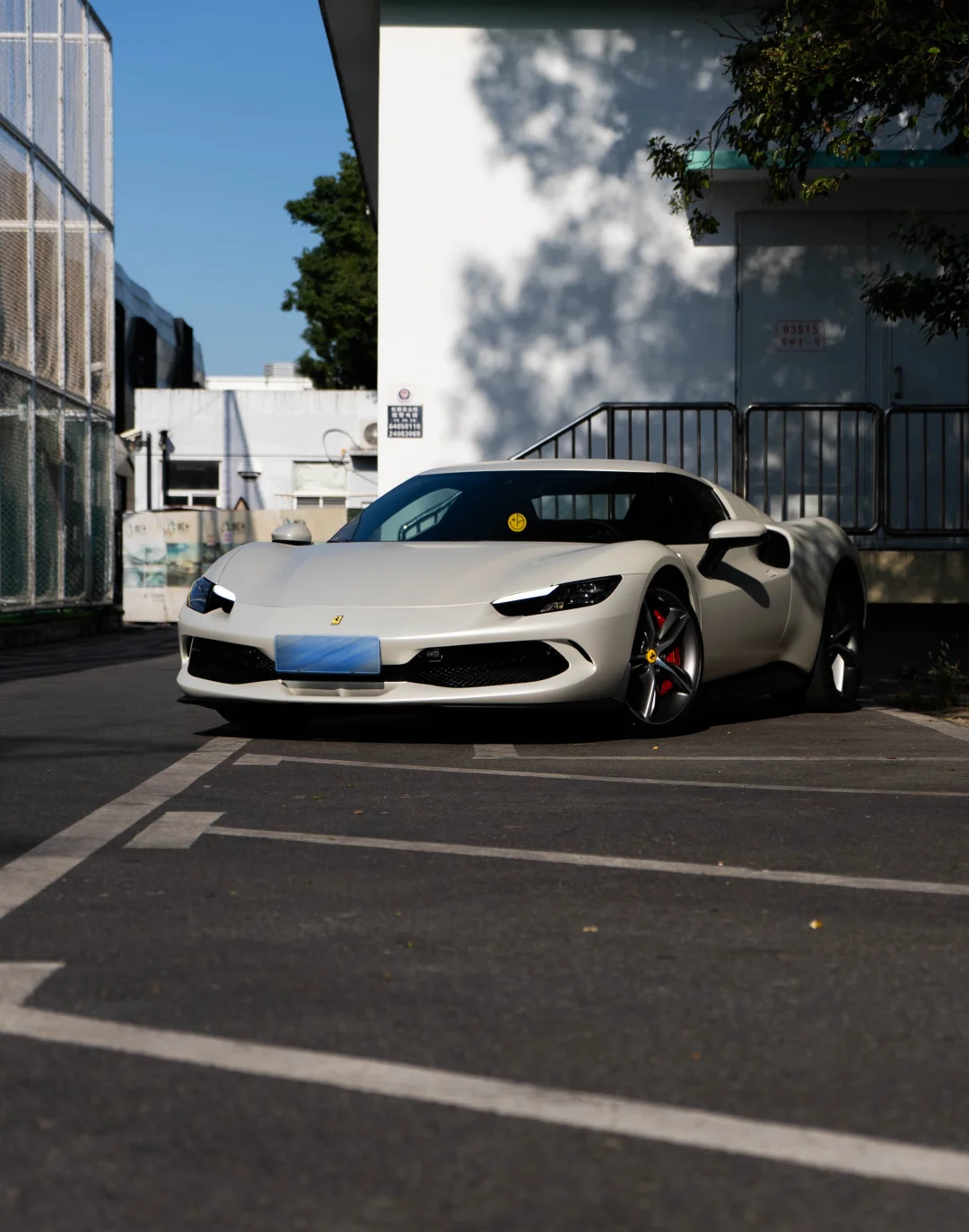 只有500km的法拉利296GTB 配置在最后