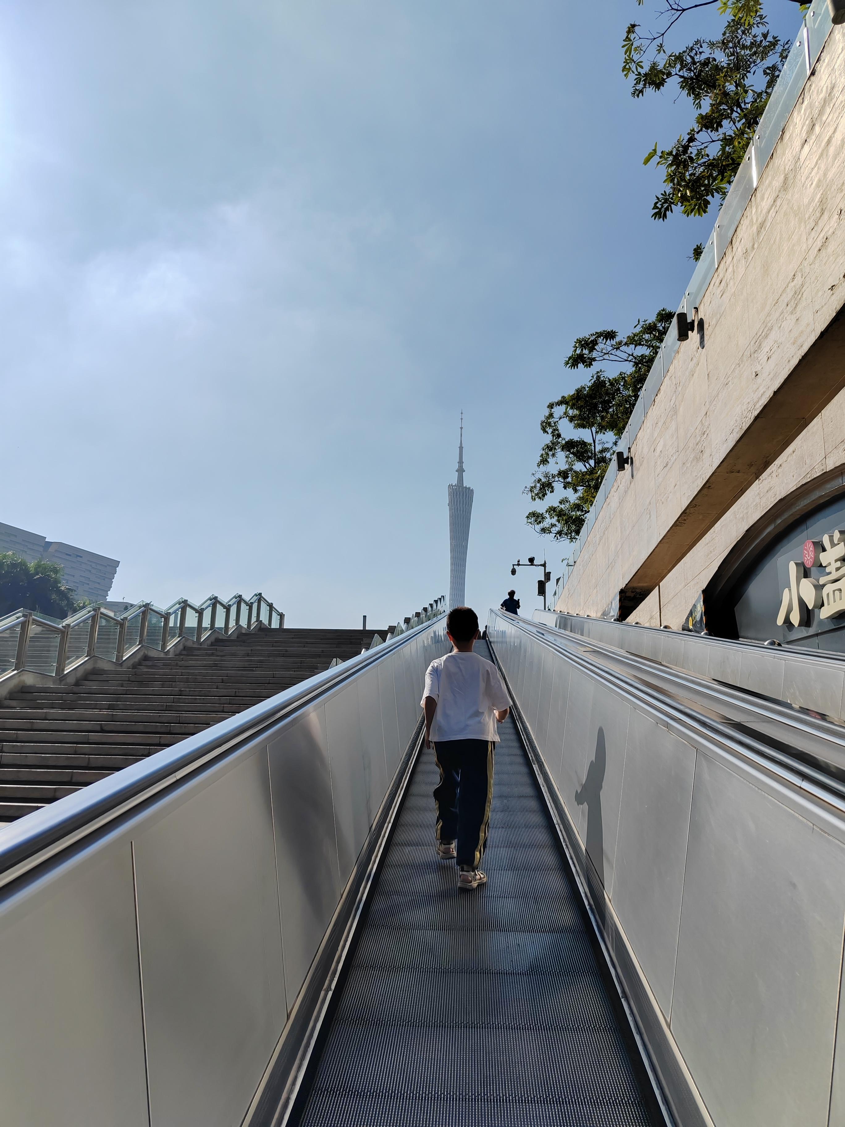 周末来珠江新城感受一下广州全运会的氛围感有多浓烈[偷笑] 主要还是来溜...