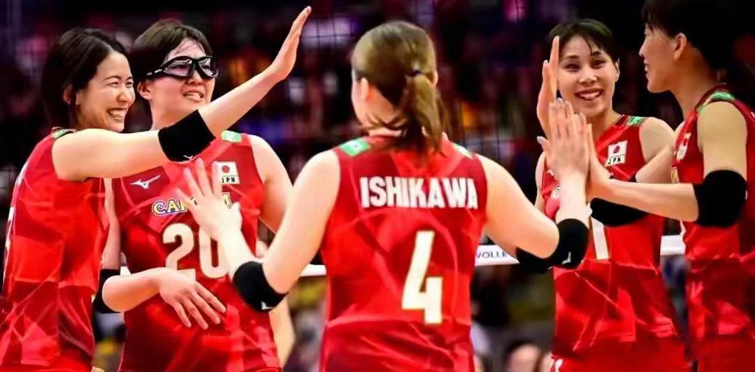 就在刚刚，日本女排12人阵容揭晓后，中国女排问鼎概率显著提升，最新赛事...