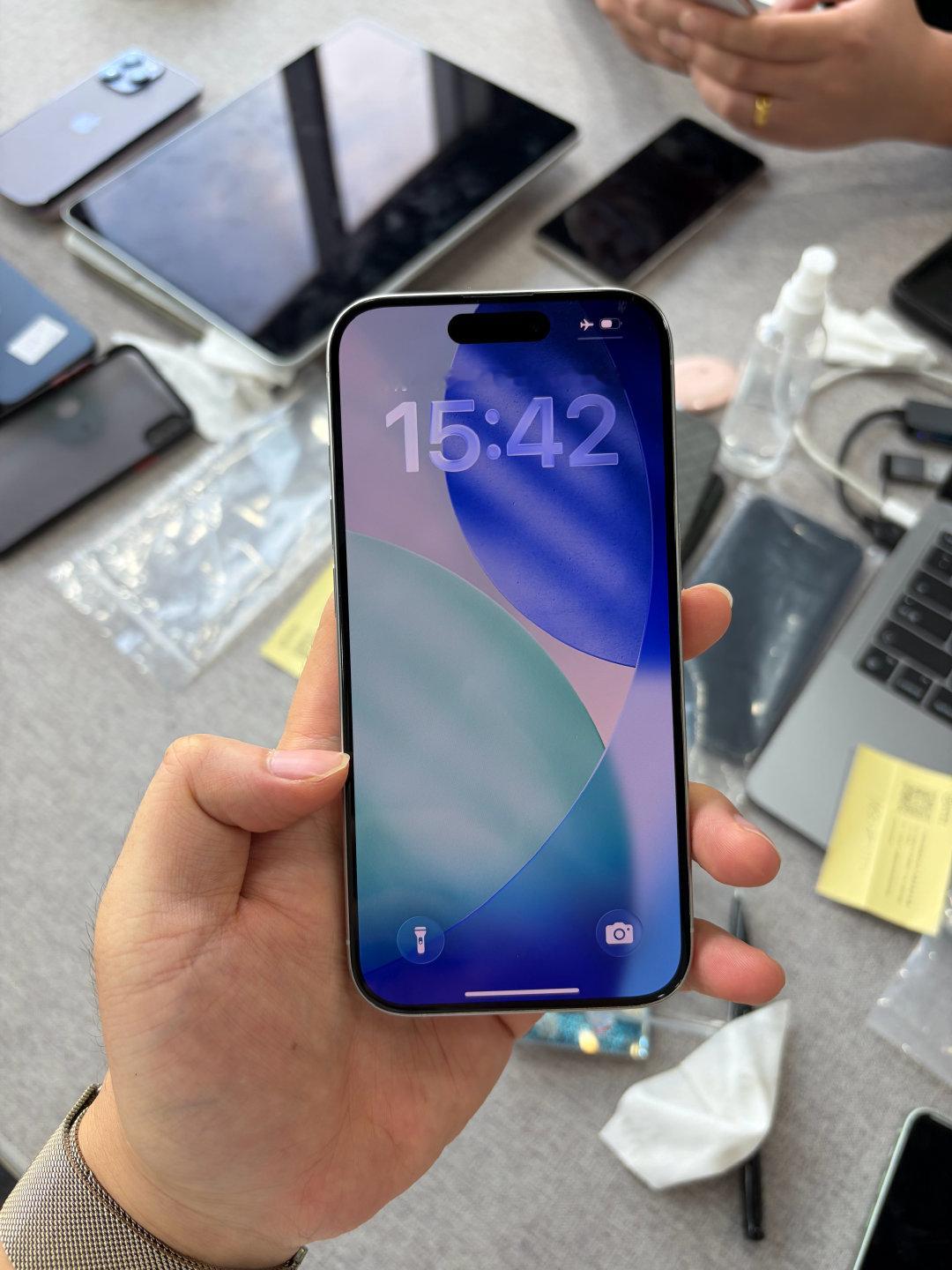 二手15Pro 256G 国行 好价3K多  ​