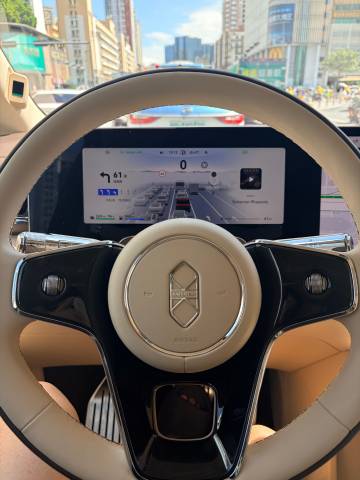 花400块把智界v9加满油，<br />续航增加了900多公里，<br...
