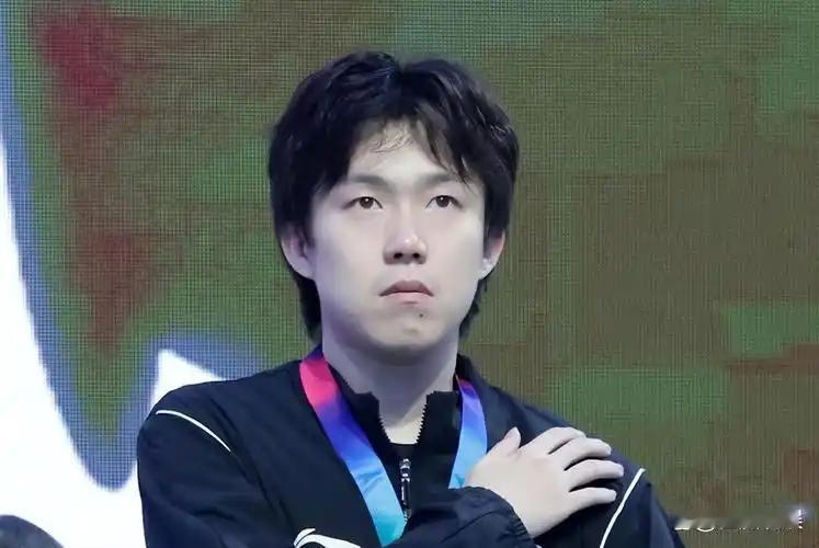 状态回满，全力冲刺！王楚钦踏实备战亚运，剑指巅峰
 
放下赛事积分，沉心闭关蓄力。
 
为全力备战名古屋亚运会，王楚钦主动选择休整封训、放弃高额积分，全身心投入崇明岛封闭集训，拒绝一切外界干扰，一心打磨技术、调整状态。
 
历经前段时间的伤病与赛程密集消耗，如今的大头已经彻底调整过来，身体状态稳步回