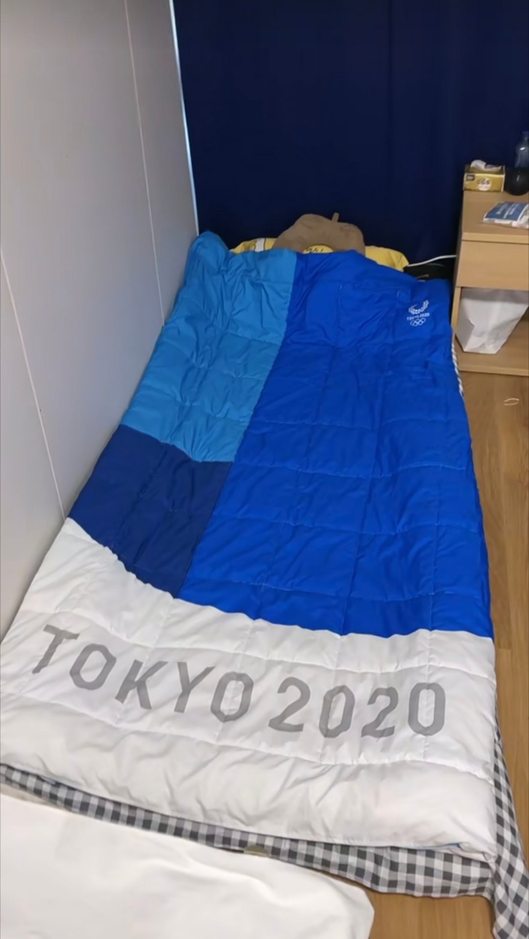 真的好绝啊，之前奥运会的时候，奥运村运动员睡的是纸板床。当初李雯雯东奥...