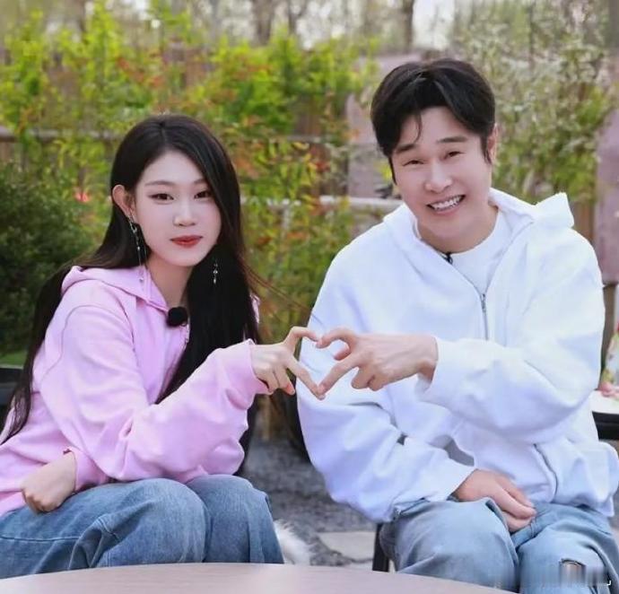 1. 辛芷蕾的新剧播出效果一般，之前凭借威尼斯影后身份攒下的热度，也在慢慢褪去。 
 
2. 井柏然对生孩子这件事心态很佛系，反倒是他的超模女友格外上心。担心年龄变大不好受孕，这两年一直在认真备孕。 
 
3. 刘浩存近期两部影视剧口碑表现良好，她也顺势正式回归电影圈。接连拿下三部悬疑剧本，还客 ​