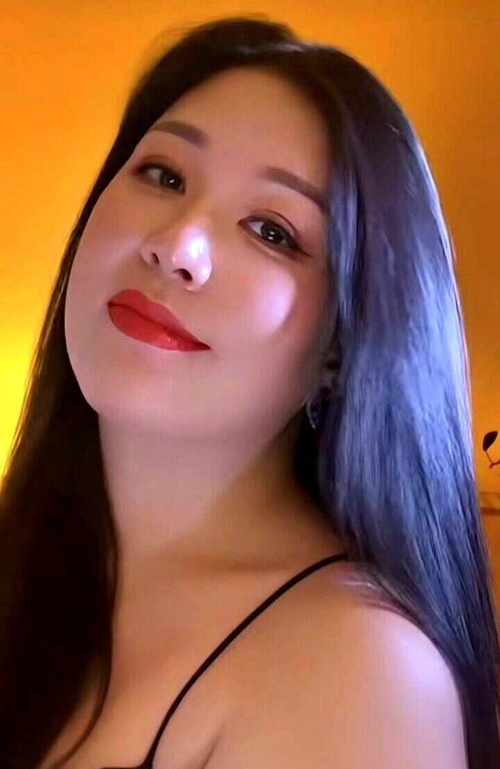 深夜一点，屏幕闪了三下。男生丢来万能三字：“在干嘛？” 我盯着灰暗天花...