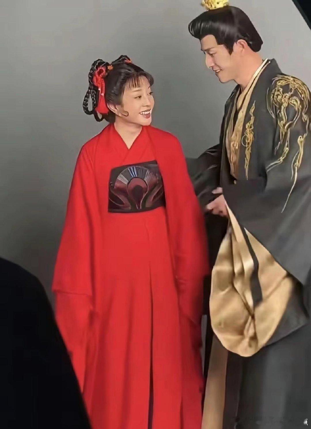 75岁的刘晓庆短剧中饰演18岁少女，居然还凑合 ​
