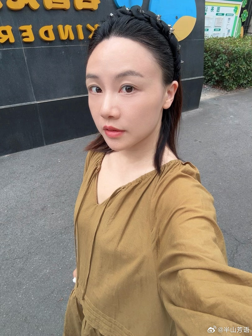#生活手记# 
今天提早了20分钟
但…
只排到第三
其实我4点就可以出门
但想着要在门口杵半小时，也太…
可人家带小凳来
我真的服气
但至少
我今天进步了一点儿

#贾哈称樊振东世界最佳#超喜欢看樊振东的打球，稳！ ​
