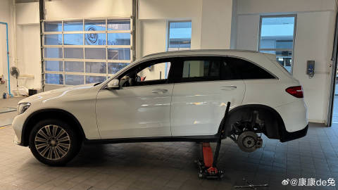 开了8年才来换轮胎，邻居推荐的，比4S店便宜<span class="...