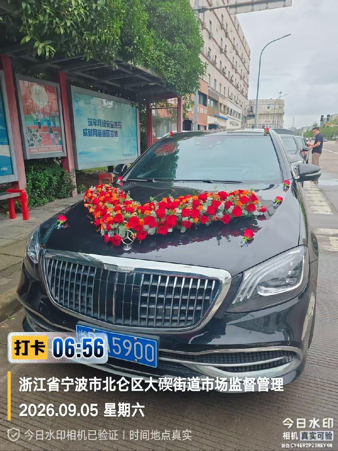 早上5点多北仑多地打卡出车，迈巴赫、宾利婚车整装完毕，奔赴三对新人的幸福时刻✨
祝三对新人新婚美满，百年同心❤️
北仑阿海婚车，实车实拍不套路，有需要办喜事的朋友，吉日档期欢迎咨询预定🎉 ​