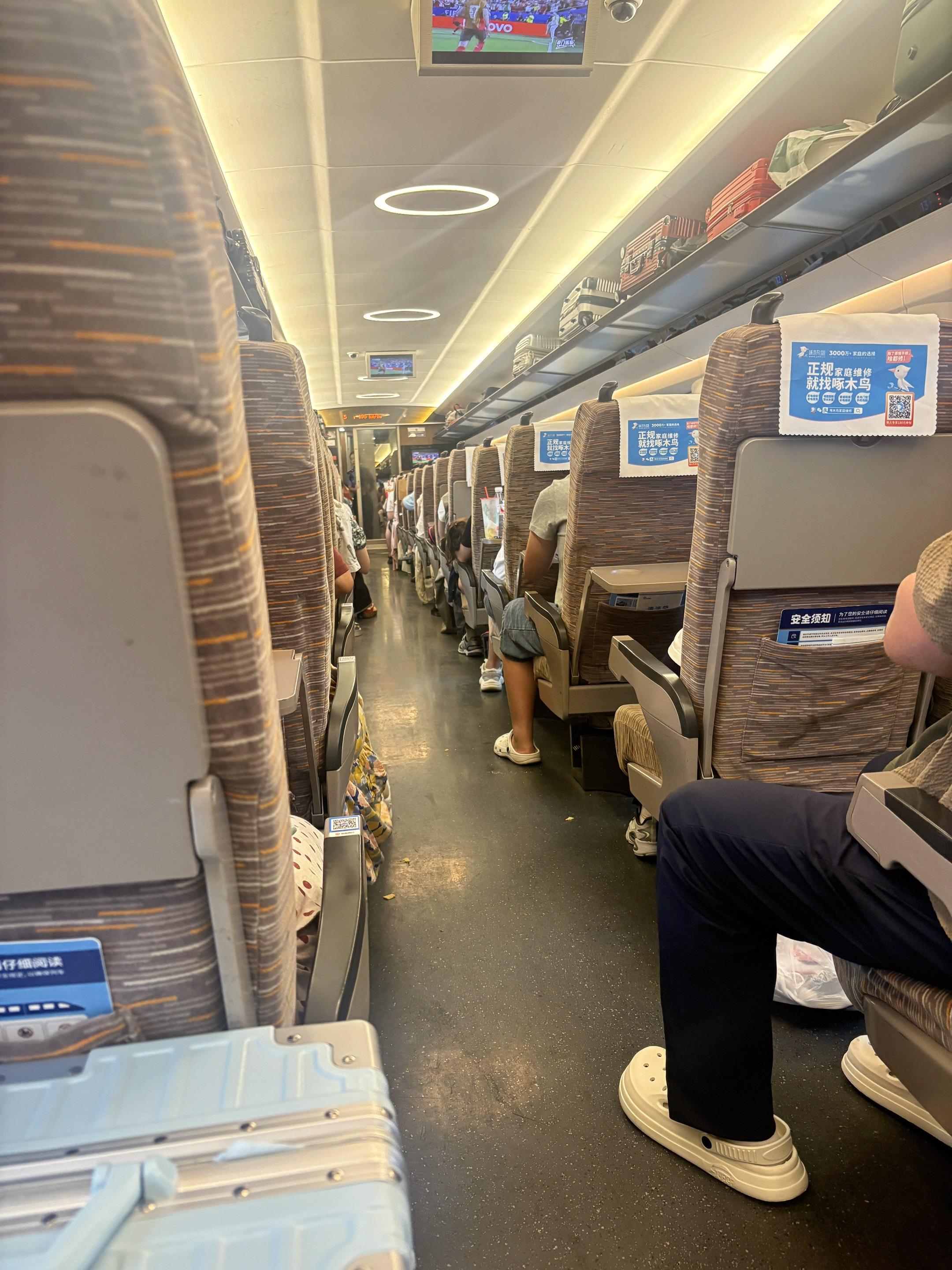 高铁真的比火车舒服太多了！🚄