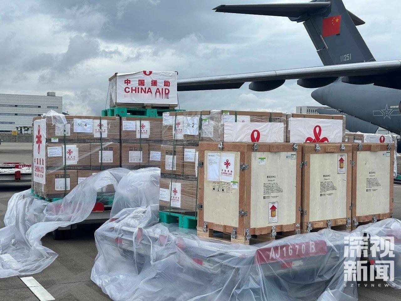 搭载中国向尼泊尔提供的第二批援助物资的运-20A从深圳宝安国际机场启运，目前已抵达尼泊尔加德满都国际机场 #烽火问鼎计划# #制胜空天# ​
