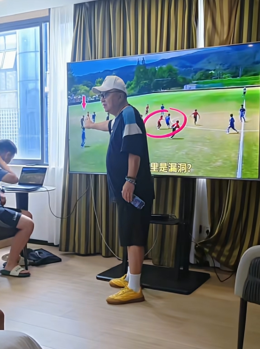 董路，赛前动员豪气冲天——我不希望你们哭，你们要让对手哭！

     董路，是