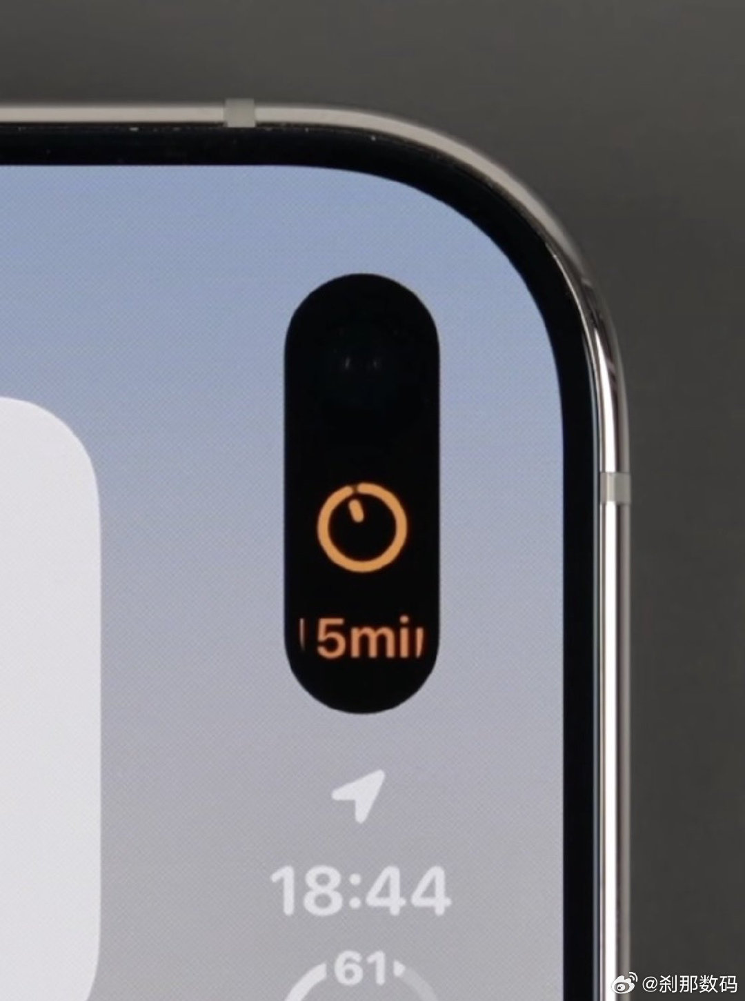 抓到一个官方 App 在 iPhone Duo 竖向灵动岛上的窘境[允悲]计时器时间似乎没办法显示全 ​