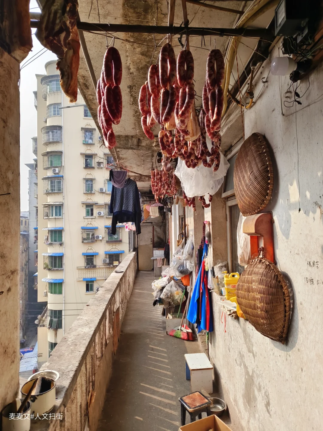 【渝北】阳台挂满香肠腊肉是刻进DNA的年味