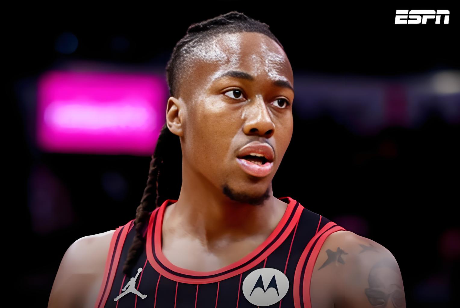 多苏穆和谢泼德的季后赛比较！多苏穆今天17投13中，三分5中5，罚球1...