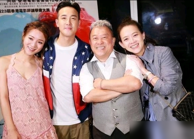 曾志伟儿子儿媳宣布丁克，女儿曾宝仪53岁还在恋爱不结婚，这老头居然一点不急。
有记者追着问，他直接甩了句：叫不动啦。
要知道曾志伟自己年轻时结婚，就是为了让爹妈高兴，结果呢？一地鸡毛，离了。所以他现在对儿女的婚事，从来不催，不干涉，也不啰嗦。
儿子曾国祥跟王敏奕领证好几年，明确说不要孩子。女儿