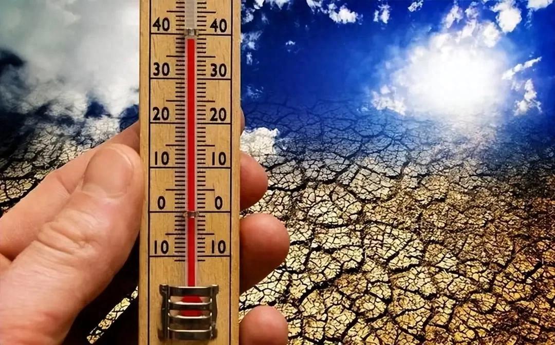 地球的“体温”又破纪录了，海水热到21.1度。

据新华网2026年8月24日报道，欧盟气候监测机构哥白尼气候变化服务局发布公报，全球日平均海洋表面温度8月22日达到21.10摄氏度，创下有记录以来的最高值。

地球又发烧了，这回烧的是海水。新华网的报道说，欧盟哥白尼气候变化服务局8月24日发布公报