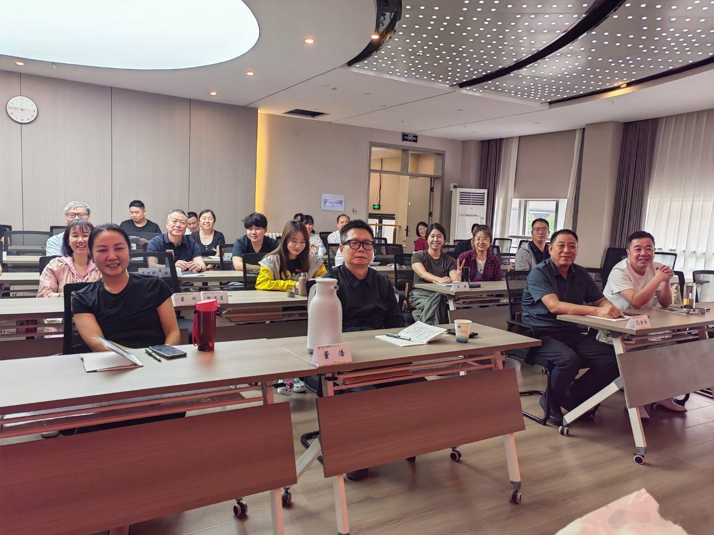 中秋倍思亲，我们想台湾

作者：周文顺

明日中秋。每逢佳节倍思亲，我们今天倍想台湾。可能有台湾人不想我们。那也没办法，我们还是要想！

想我们先祖留下的那块土地，想华夏世世代代血汗浸透的那片山水，那是祖国的宝岛……不完成国家统一，我们夜不能寐！

济源市产城融合示范区总工会河南大学金明 ​
