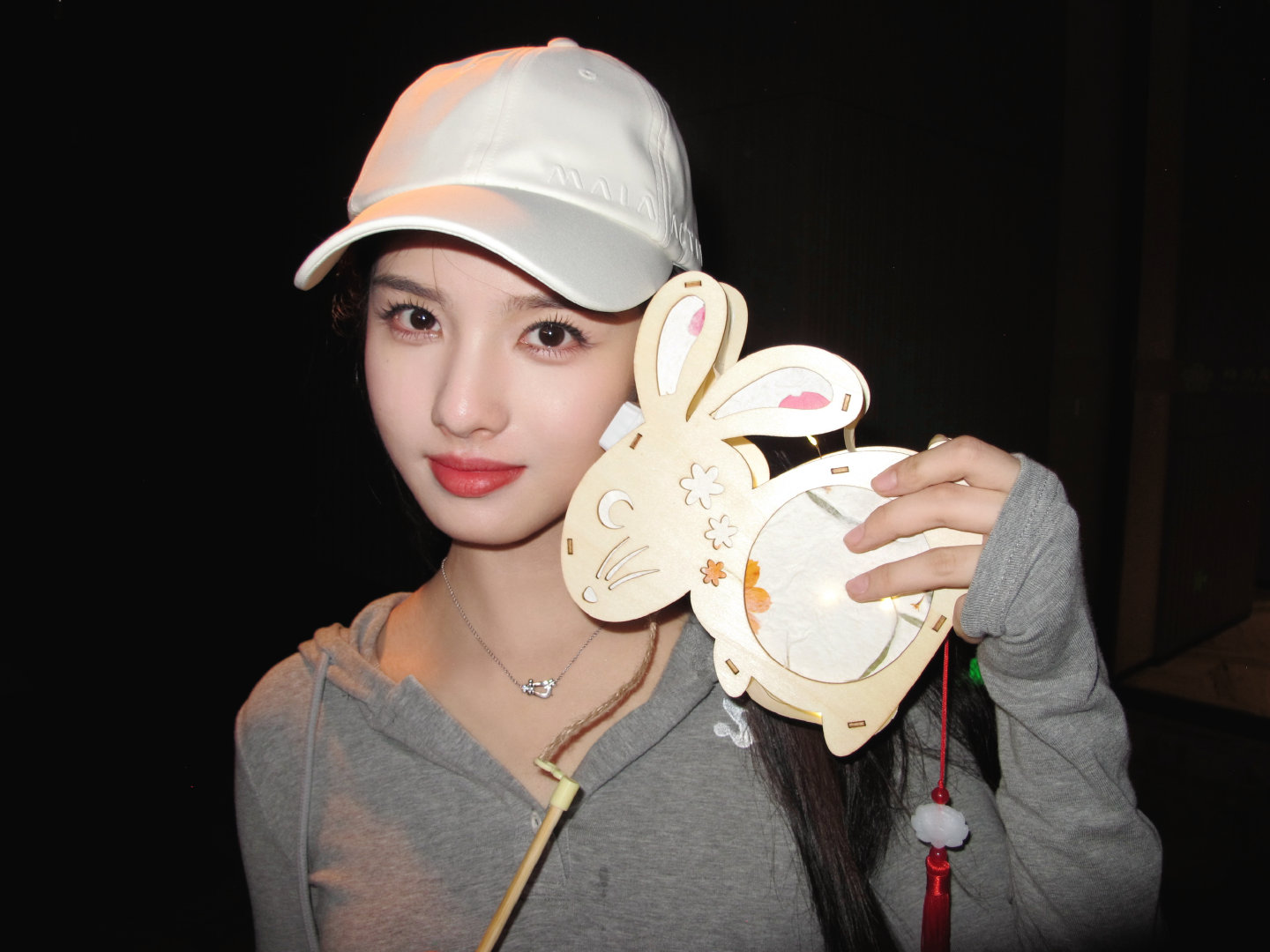 #艾米[超话]# 中秋来信💌
祝大家万事如意，事事圆满🌕 ​